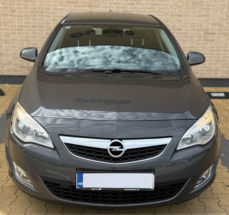 OPEL ASTRA J 2010. 1.6 16V automatik cosmo •NAVIGACIJA•130TKM•KAO NOV, fotografija 3