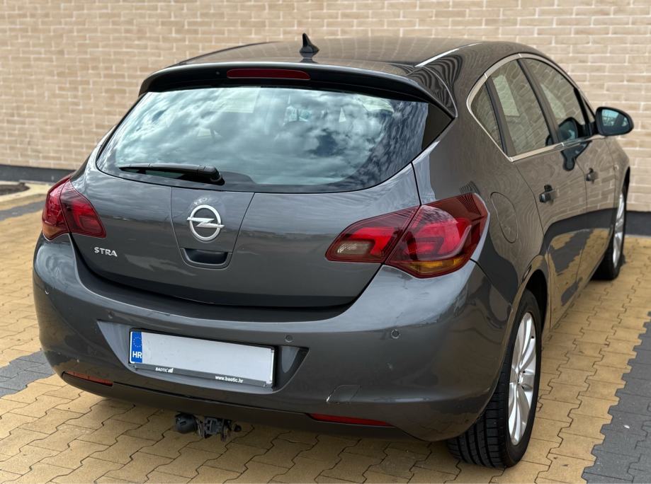 OPEL ASTRA J 2010. 1.6 16V automatik cosmo •NAVIGACIJA•130TKM•KAO NOV, fotografija 10