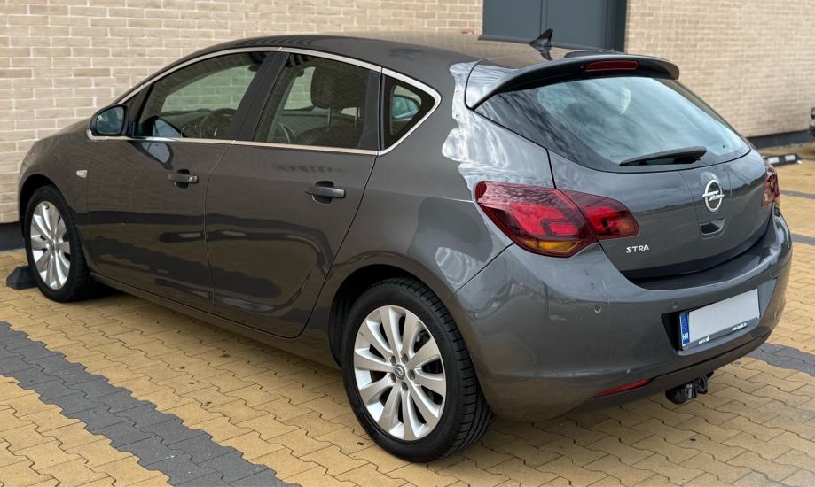 OPEL ASTRA J 2010. 1.6 16V automatik cosmo •NAVIGACIJA•130TKM•KAO NOV, fotografija 8