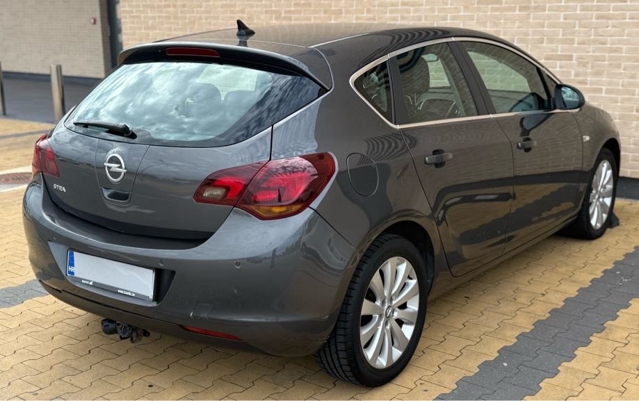 OPEL ASTRA J 2010. 1.6 16V automatik cosmo •NAVIGACIJA•130TKM•KAO NOV, fotografija 11