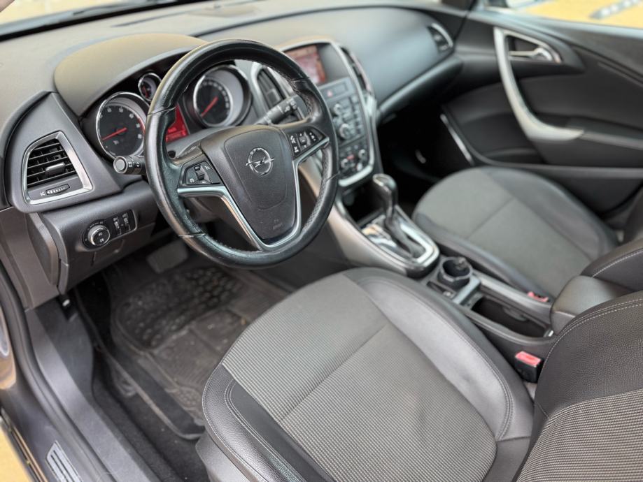 OPEL ASTRA J 2010. 1.6 16V automatik cosmo •NAVIGACIJA•130TKM•KAO NOV, fotografija 16