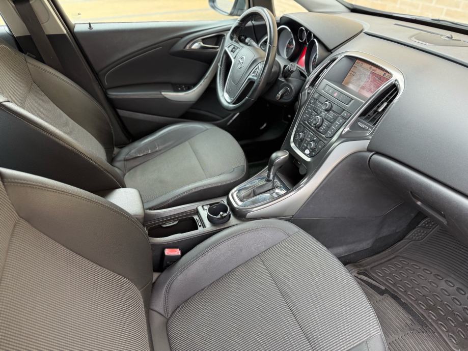 OPEL ASTRA J 2010. 1.6 16V automatik cosmo •NAVIGACIJA•130TKM•KAO NOV, fotografija 17