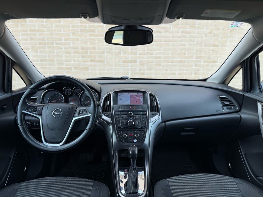 OPEL ASTRA J 2010. 1.6 16V automatik cosmo •NAVIGACIJA•130TKM•KAO NOV, fotografija 15