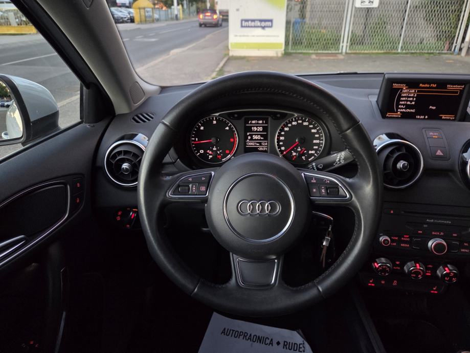 Audi A1 1,6 TDI-1 VL-XENON-NAVIGACIJA-PARKING SENZORI-MULTIFUNKC VOLAN, fotografija 15