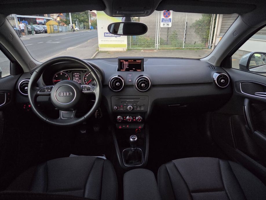 Audi A1 1,6 TDI-1 VL-XENON-NAVIGACIJA-PARKING SENZORI-MULTIFUNKC VOLAN, fotografija 14