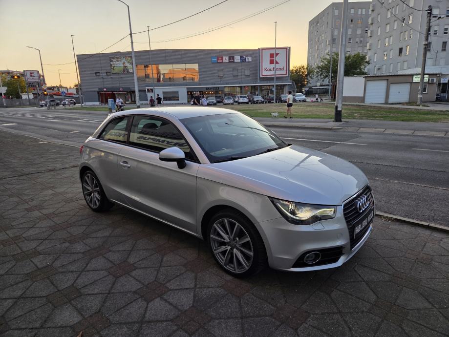Audi A1 1,6 TDI-1 VL-XENON-NAVIGACIJA-PARKING SENZORI-MULTIFUNKC VOLAN, fotografija 5