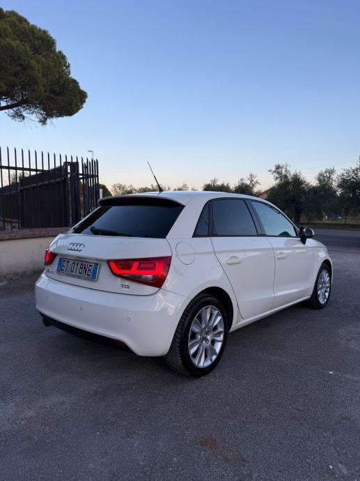 Audi A1 1.6 TDI 90 KS NAVIGACIJA/LEs, fotografija 5