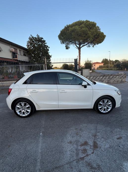 Audi A1 1.6 TDI 90 KS NAVIGACIJA/LEs, fotografija 6