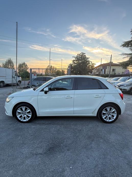 Audi A1 1.6 TDI 90 KS NAVIGACIJA/LEs, fotografija 7
