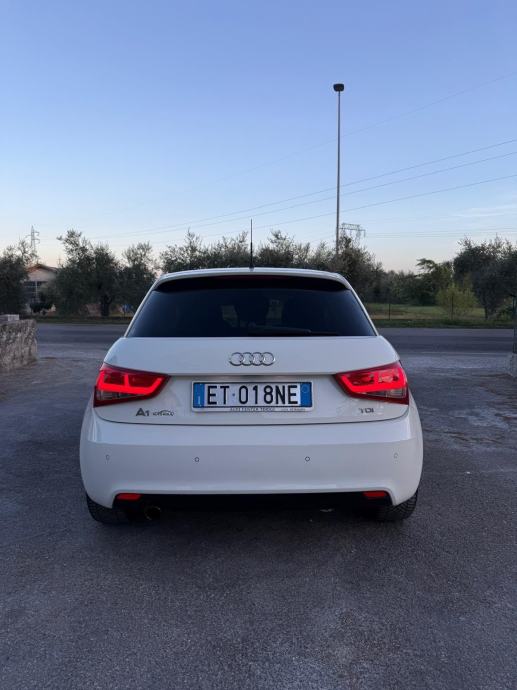 Audi A1 1.6 TDI 90 KS NAVIGACIJA/LEs, fotografija 8