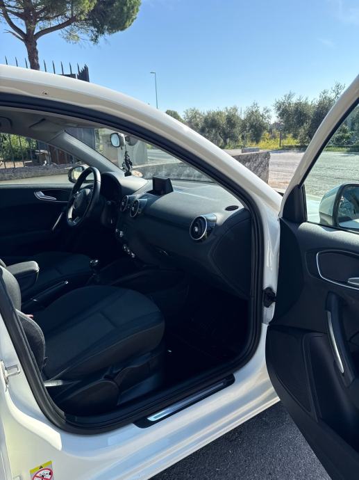Audi A1 1.6 TDI 90 KS NAVIGACIJA/LEs, fotografija 13