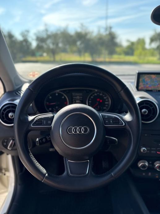 Audi A1 1.6 TDI 90 KS NAVIGACIJA/LEs, fotografija 17