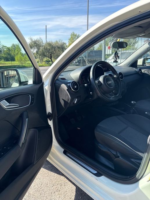 Audi A1 1.6 TDI 90 KS NAVIGACIJA/LEs, fotografija 10