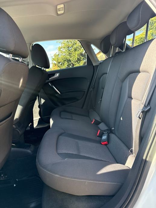 Audi A1 1.6 TDI 90 KS NAVIGACIJA/LEs, fotografija 15