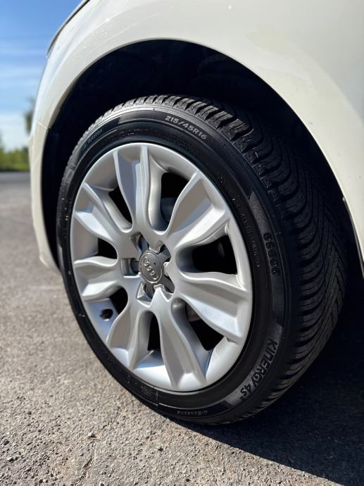 Audi A1 1.6 TDI 90 KS NAVIGACIJA/LEs, fotografija 20