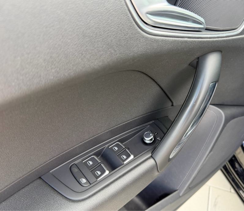 Audi A1 1,6 TDI Sport*LED*NAVI*PARK SENZ*ALU FELGE, fotografija 18