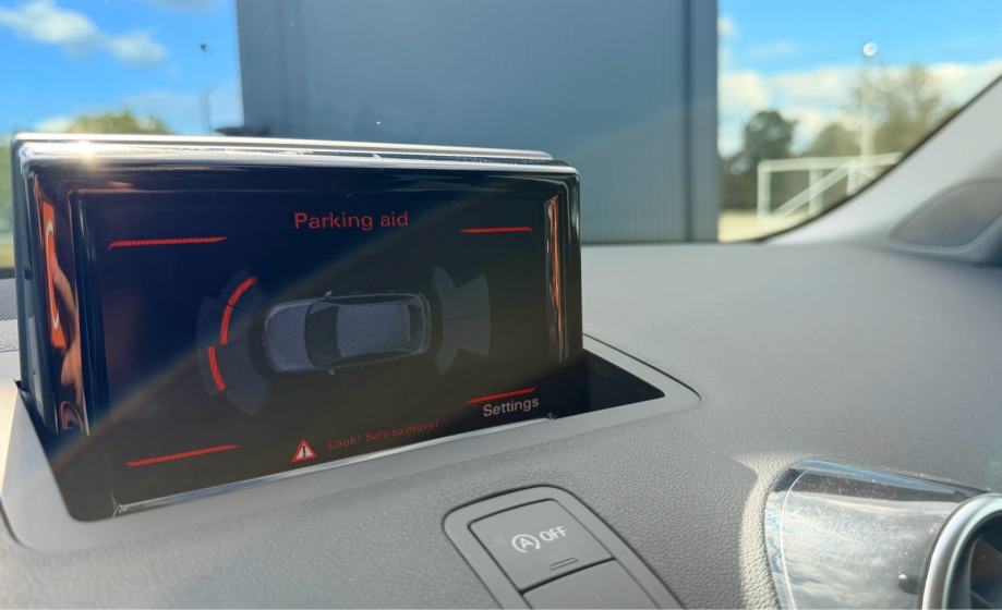 Audi A1 1,6 TDI Sport*LED*NAVI*PARK SENZ*ALU FELGE, fotografija 15