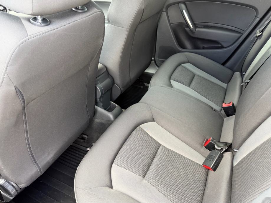 Audi A1 1,6 TDI Sport*LED*NAVI*PARK SENZ*ALU FELGE, fotografija 20