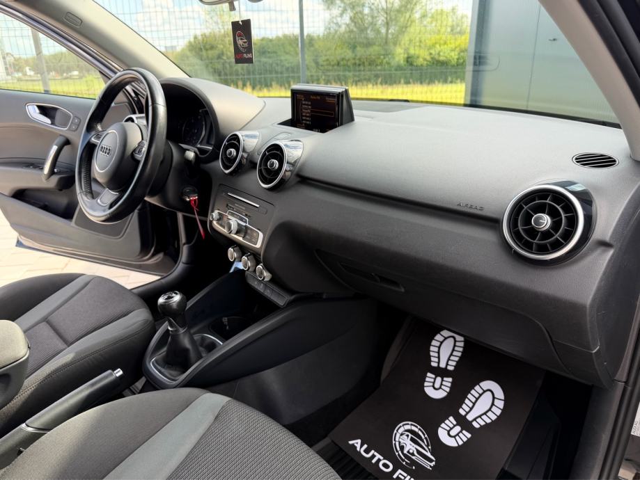 Audi A1 1,6 TDI Sport*LED*NAVI*PARK SENZ*ALU FELGE, fotografija 12