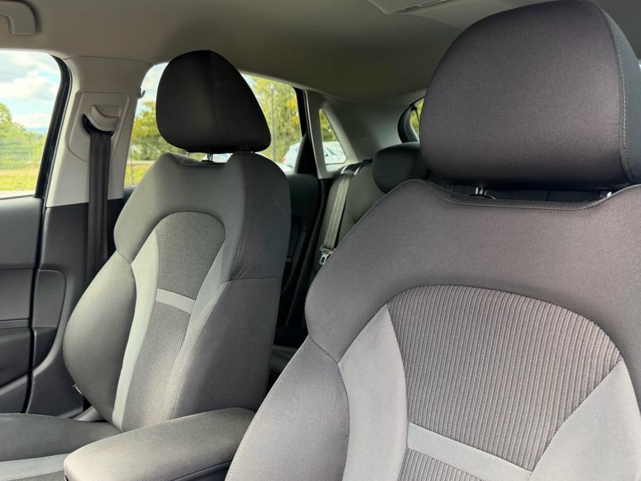 Audi A1 1,6 TDI Sport*LED*NAVI*PARK SENZ*ALU FELGE, fotografija 19