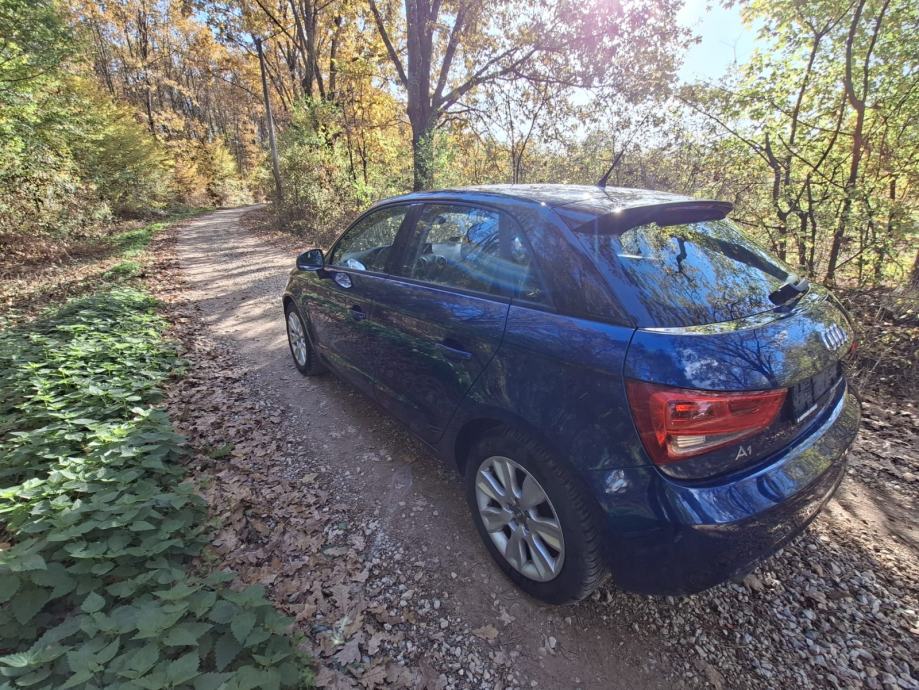 Audi A1 1,6 TDI S-tronic automatik, fotografija 12