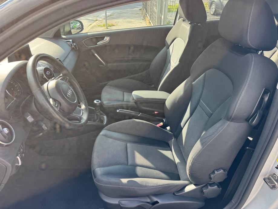 Audi A1 1.6 TDI // ATRAKTIVNA FOLIJA // REG 1 GOD!!, fotografija 10