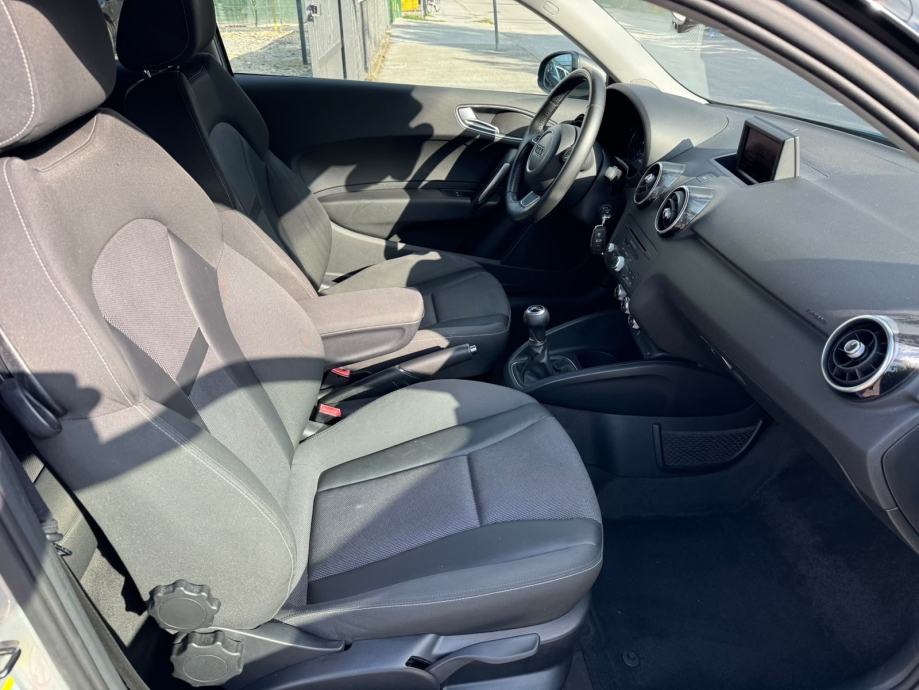 Audi A1 1.6 TDI // ATRAKTIVNA FOLIJA // REG 1 GOD!!, fotografija 11