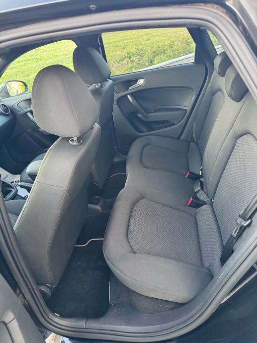 AUDI A1 SPORTBACK 1,6 TDI S-LINE, LED, ALU 17”, VELIKI SERVIS, TOP, fotografija 12