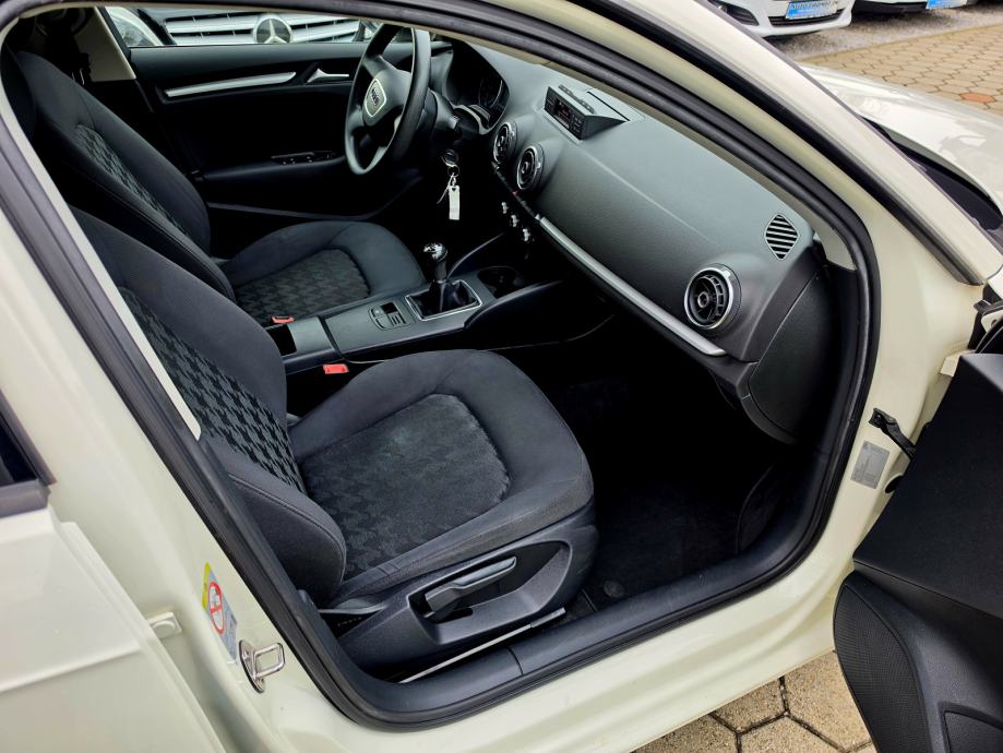 Audi A3 1,2 TFSI,,SERVISNA,,2.GOD.JAMSTVA,,170475KM, fotografija 12