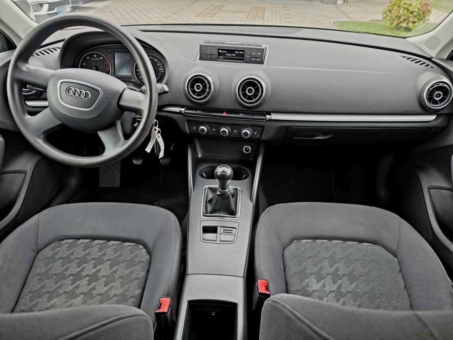 Audi A3 1,2 TFSI,,SERVISNA,,2.GOD.JAMSTVA,,170475KM, fotografija 8