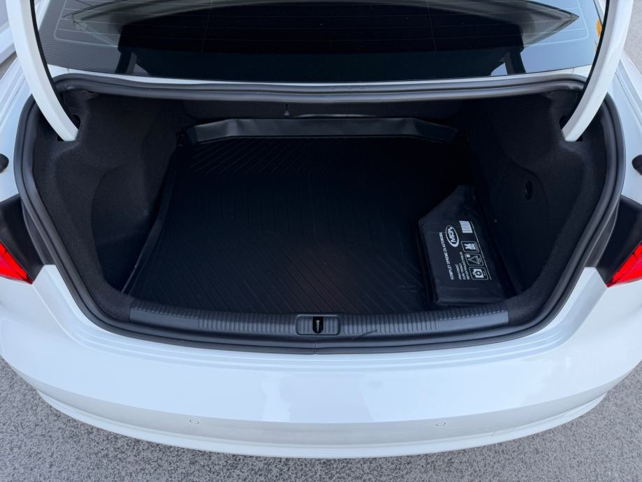Audi A3 1,6 TDI SPORT LIMUZINA 110 KS 6 BRZINA LED NAVI ALU FELGE NOVO, fotografija 13