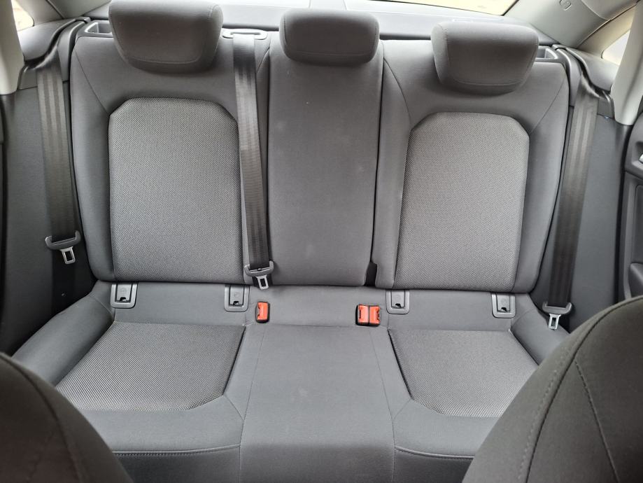 Audi A3 1,6 TDI * virtual cocpit * navigacija * prešao 57.200 km, fotografija 12
