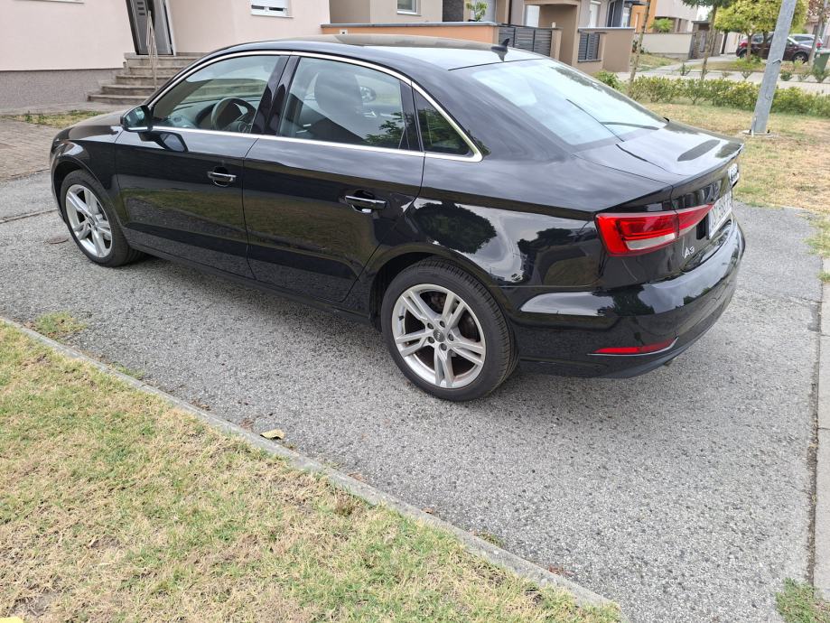 Audi A3 1,6 TDI * virtual cocpit * navigacija * prešao 57.200 km, fotografija 5