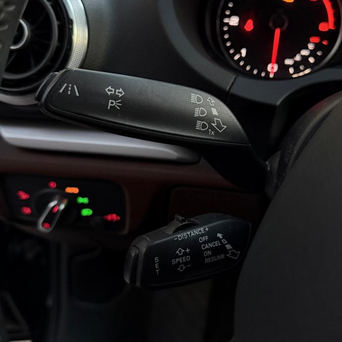 Audi A3 1.6tdi, 1.vlasnik panorama, radar reg. godinu d, fotografija 10