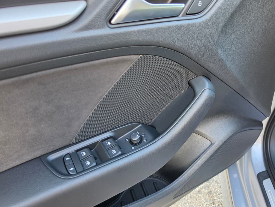 Audi A3 2,0 TDI limuzina — S line — panorama — virtual — servisna, fotografija 19