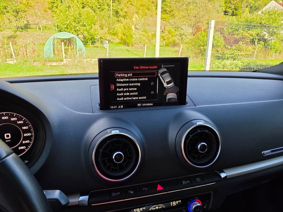 Audi A3 2,0 TDI limuzina — S line — panorama — virtual — servisna, fotografija 16