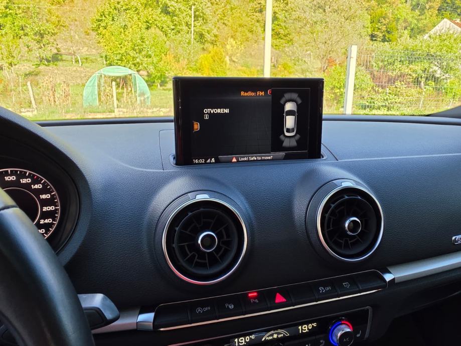 Audi A3 2,0 TDI limuzina — S line — panorama — virtual — servisna, fotografija 17