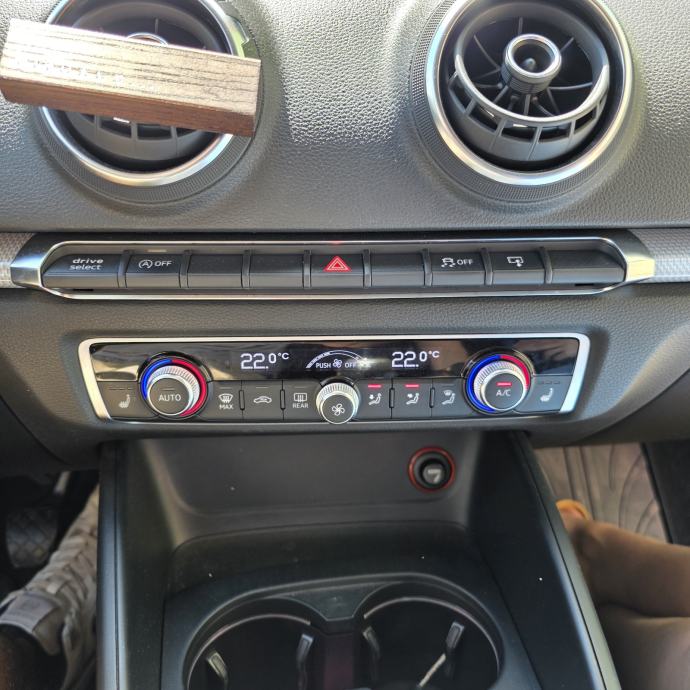 Audi A3 2,0 TDI Limuzina reg 31/05/27, fotografija 10