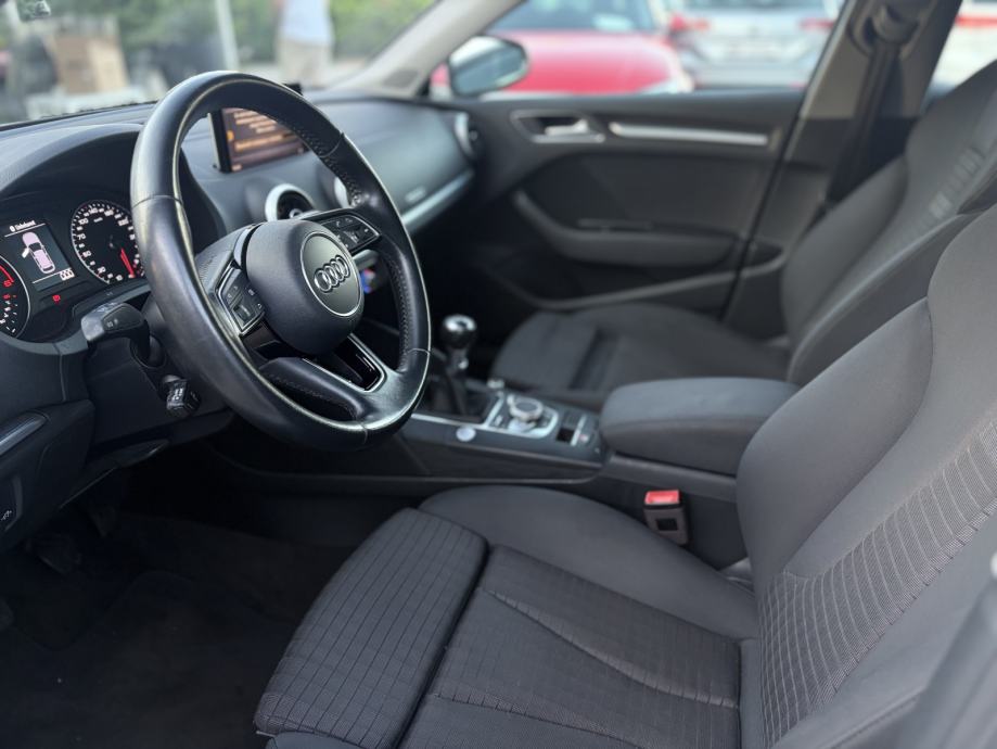 Audi A3 30 TDI Sportback *Top oprema* *Servisna* *Jamstvo*, fotografija 15