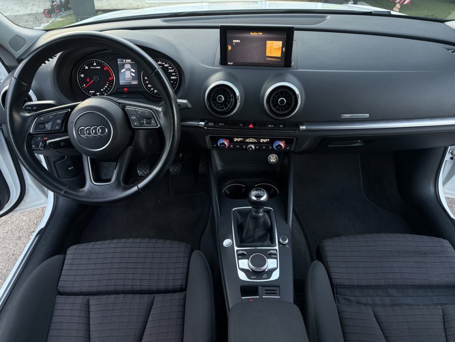 Audi A3 30 TDI Sportback *Top oprema* *Servisna* *Jamstvo*, fotografija 20