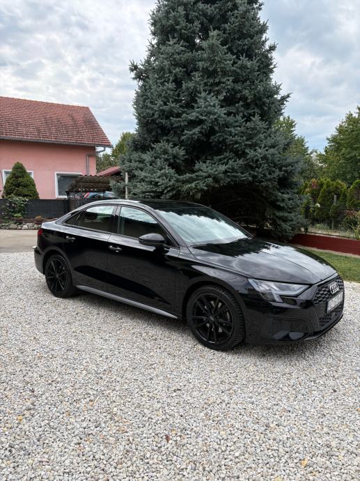 Audi A3 35 TFSI - LIMUZINA - 57.000KM - NOVA REG - ALU18 - NOVE GUME, fotografija 2