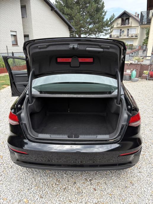 Audi A3 35 TFSI - LIMUZINA - 57.000KM - NOVA REG - ALU18 - NOVE GUME, fotografija 11