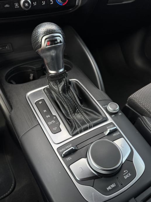 Audi A3 1,6 TDI - AUTOMATIK - S LINE FULL OPREMA - LIMUZINA - REDIZAJN, fotografija 14
