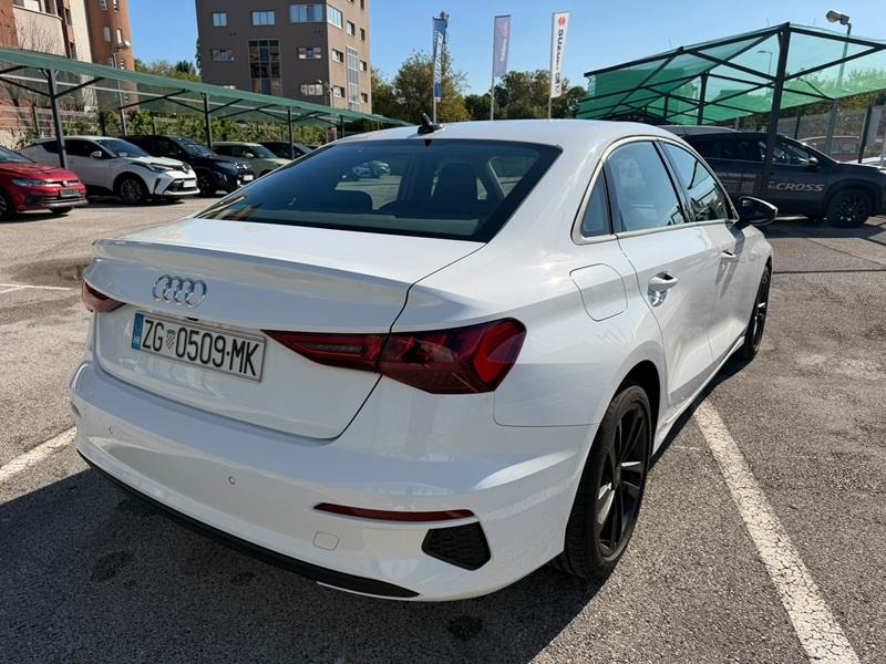 Audi A3 Lim 30 TFSI S-tronic Edition10 Black line, fotografija 3