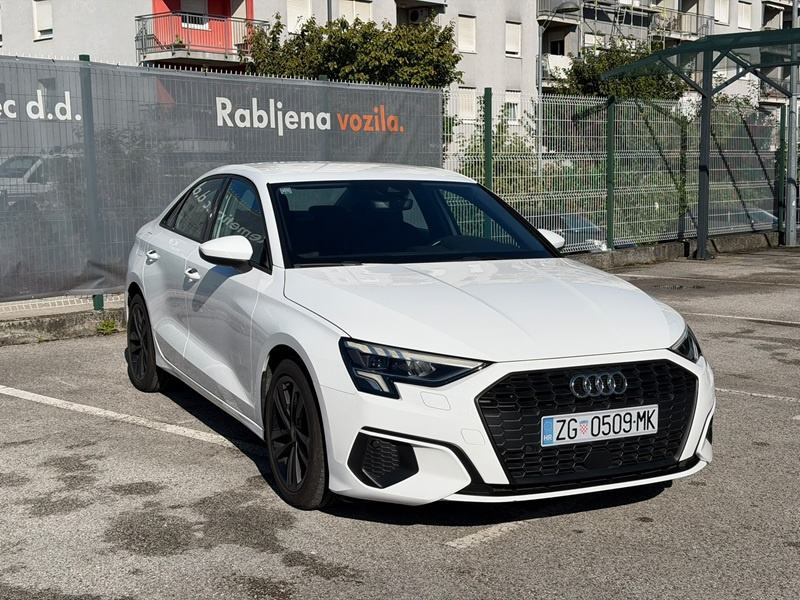 Audi A3 Lim 30 TFSI S-tronic Edition10 Black line, fotografija 4