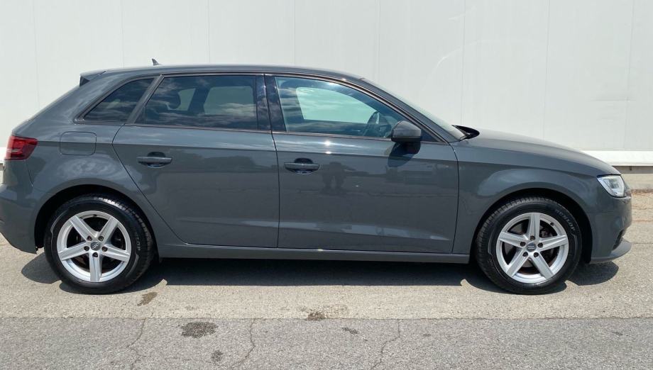 Audi A3 Sportback 1.6 TDI S-tronic*PDC*reg.3/2027. *Nove gume*JAMSTVO*, fotografija 4