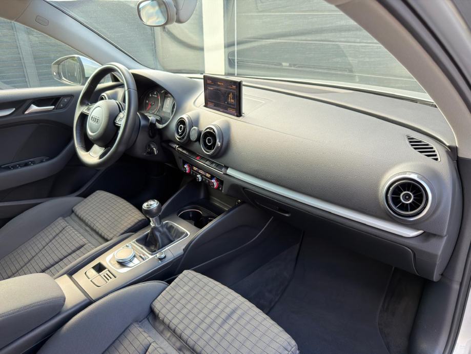 Audi A3 Sportback 2,0 TDI Ambition, fotografija 11