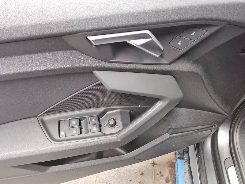 Audi A3 Sportback 30 TDI S line • digitalni instrumenti • koža, fotografija 9