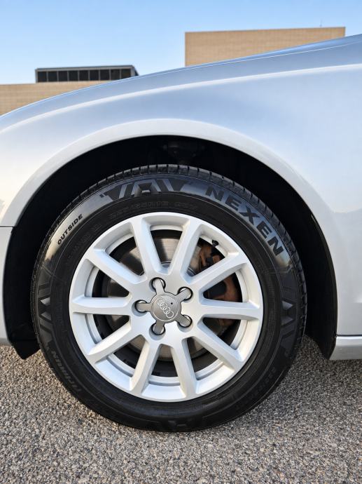 Audi A4 2,0 TDI automatik, fotografija 8