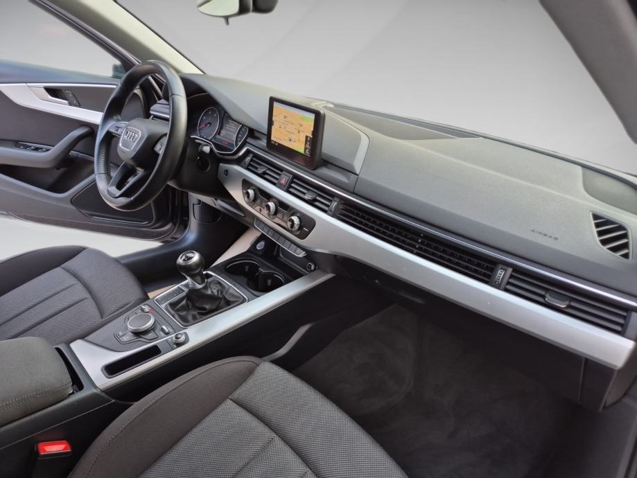 Audi A4 2,0 TDI ***81000***TKM SERVISNA KNJIGA, fotografija 14